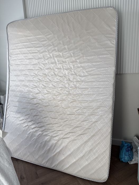 Продам матрас б/у , самовывоз. Чистый , ортопедический.