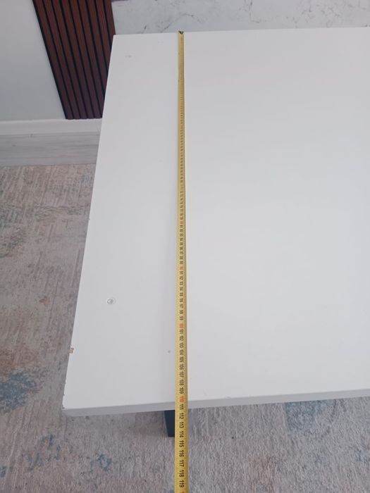 Продам стол для гостинной