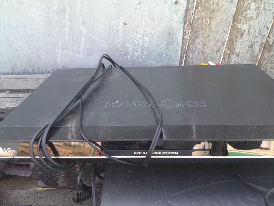 Продам  DVD караоке   видио магнитофон.