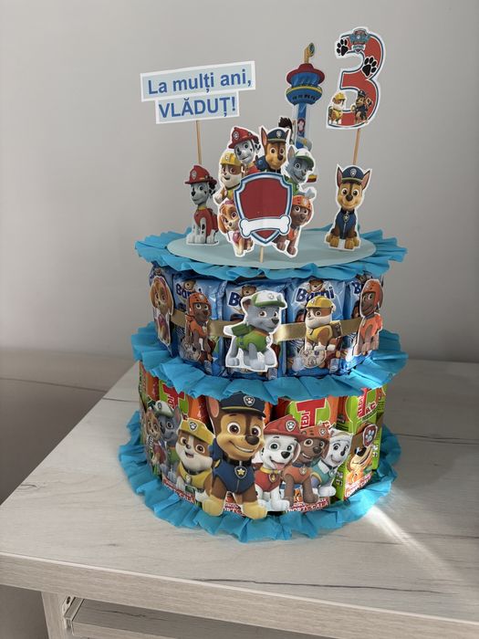 Tort personalizat din dulciuri