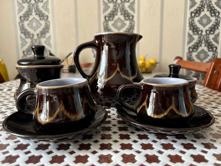 Сервиз темно-коричневый
