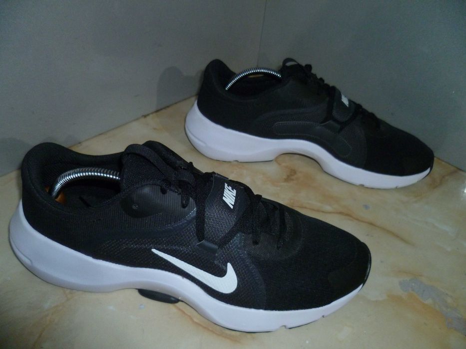 NIKE нови маратонки №45