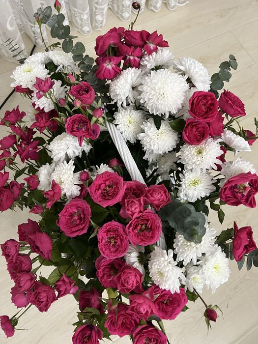 Цветы в корзине торг есть