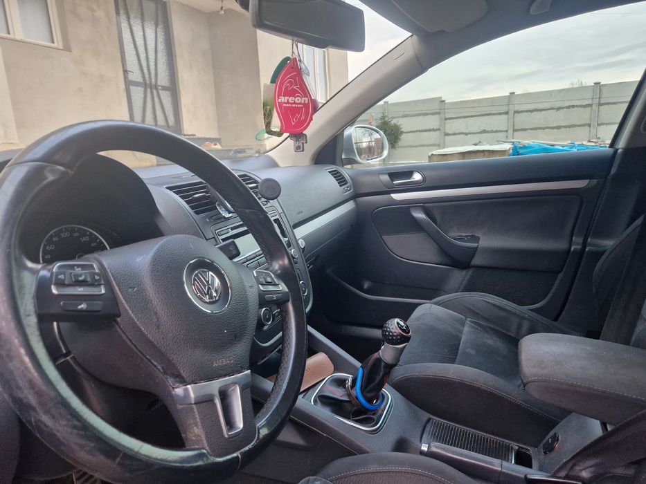 Volkswagen-Golf 5 (anul 2008)