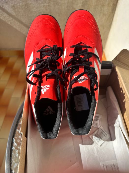 Adidas Спортни обувки за футбол !