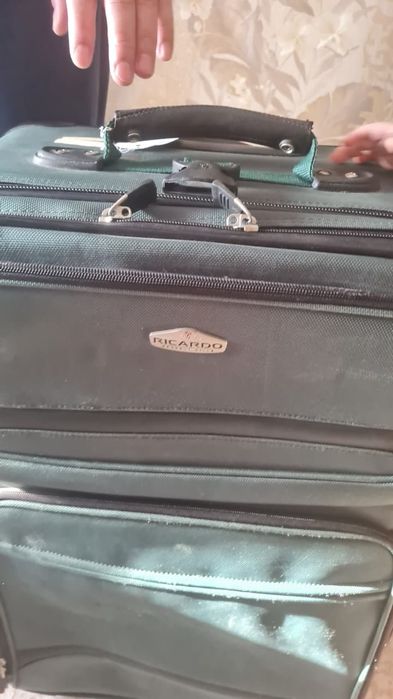 Чемодан с ручкой качество супер.