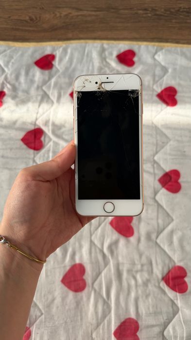 iPhone восьмой 64–гб