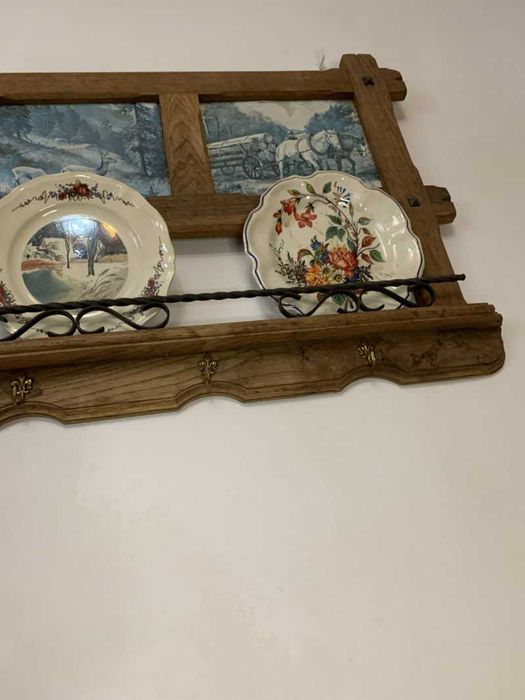 Cuier cu suport de farfuri