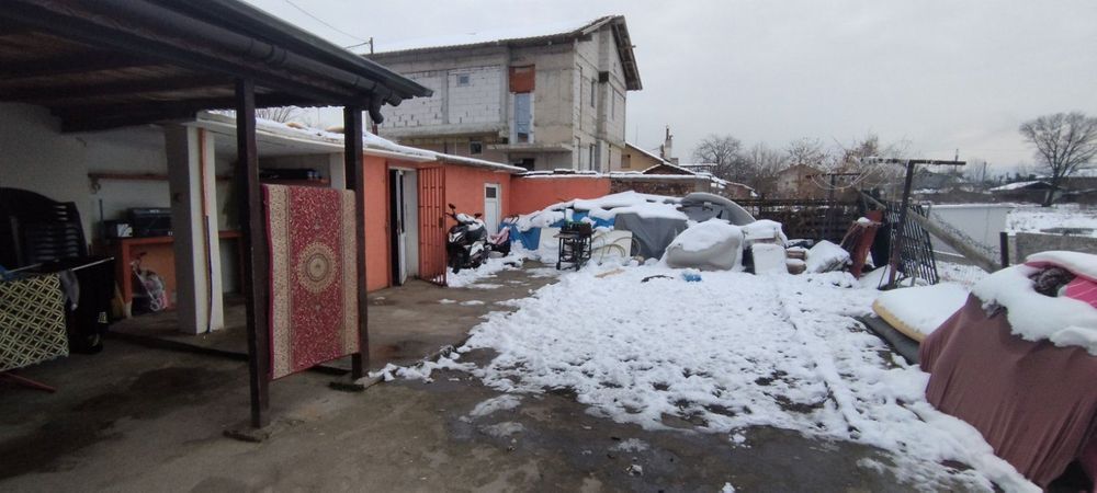 Продава се Къща в София, Надежда 3 - 373 кв.м за 421 €/кв.м - Снимка #1