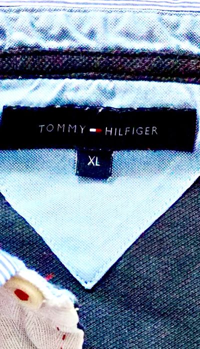 Tricou Tommy Hilfiger.