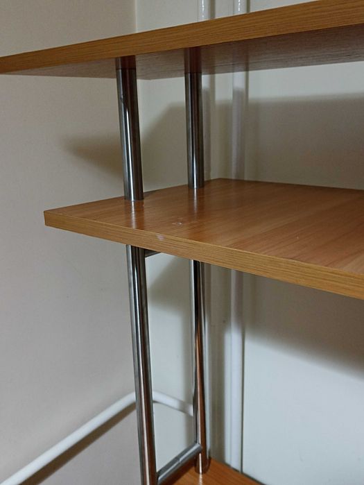 Бюро с надстройка