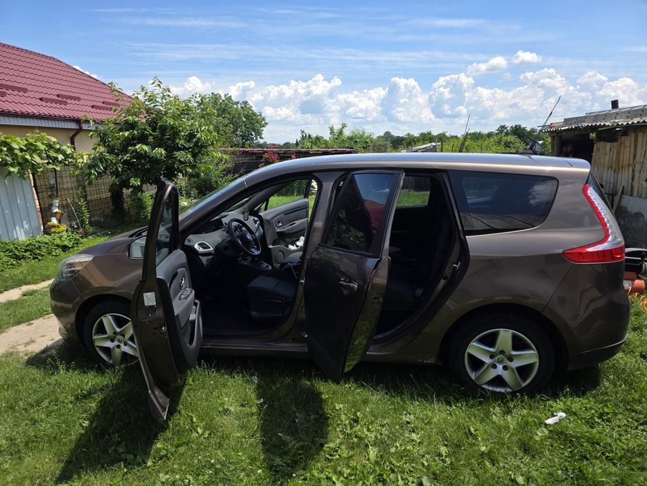 Renault grand scenic 2012