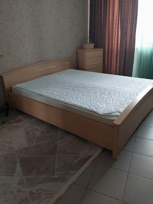 Продам  кровать двухспальную.