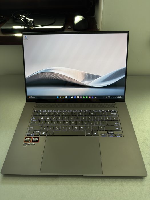Asus zenbook S generatie noua AI integrat