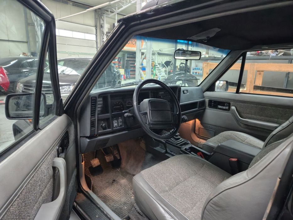 Vând jeep xj impozit zero