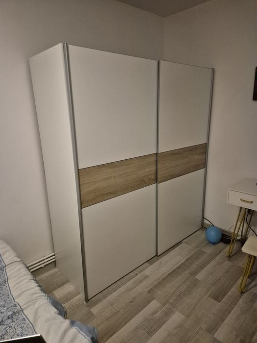 Dulap/Dressing KringX Sauvo, dimensiuni 170x190x61 cm, culoare sonoma/alb, 2 usi culisante, 2 bare de umerase