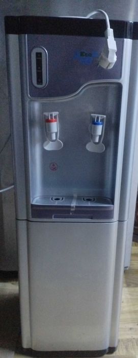 напольный кулер для воды с холодильником