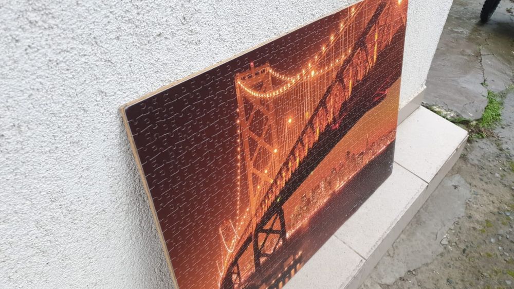 Vând tablou ideal pentru decor din piese Lego dimensiunea 50x70cm ,pod