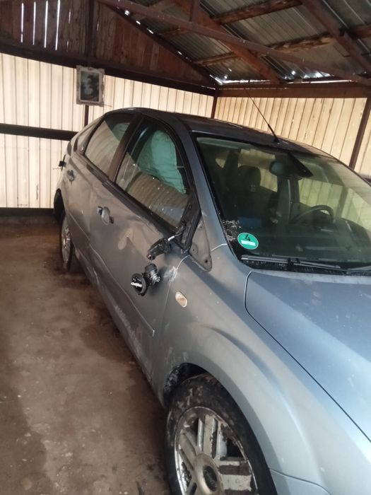 Vand ford focus 2 pentru piese