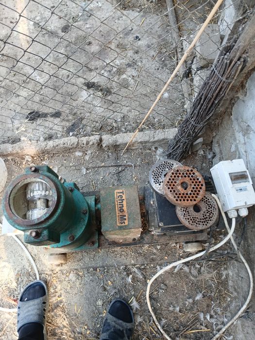 Vînd granulator furaje