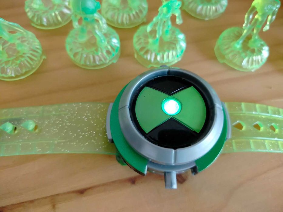 Детски робот с движение, звук и светлини, автобус, часовник на Бен Тен