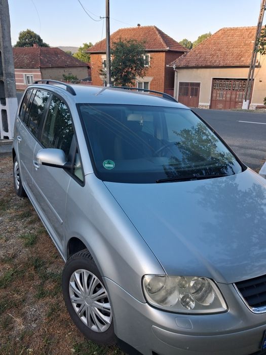 Vând  Volkswagen Touran