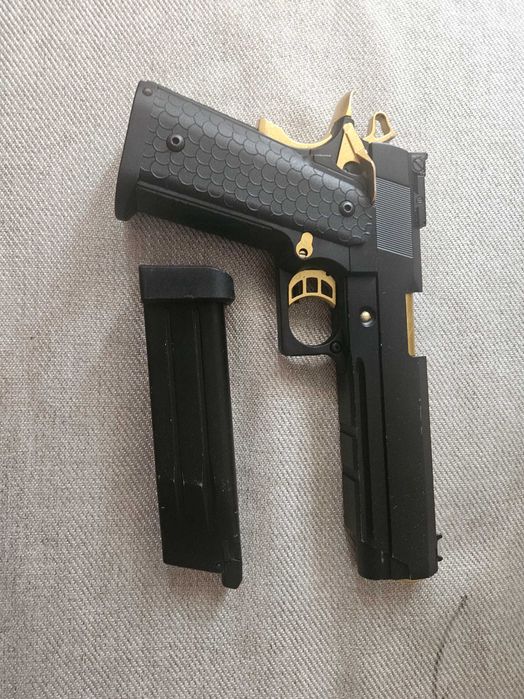 Hi  Capa deluxe airsoft