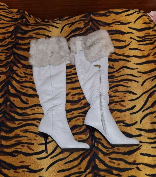 Женские Сапоги покалено белые на шпильке кожа - размер 39