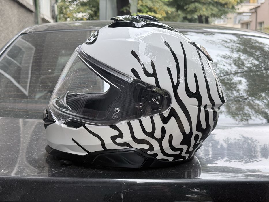 Продава се каска нова HJC