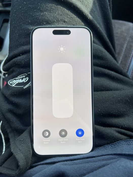 Продаю iPhone 15 pro 256GB.