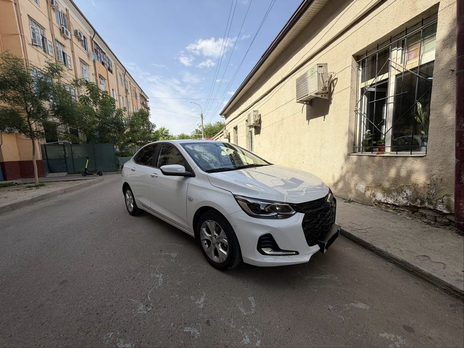 Chevrolet Onix Premier 2 Turbo 2023 | 28.000 км | Без ДТП