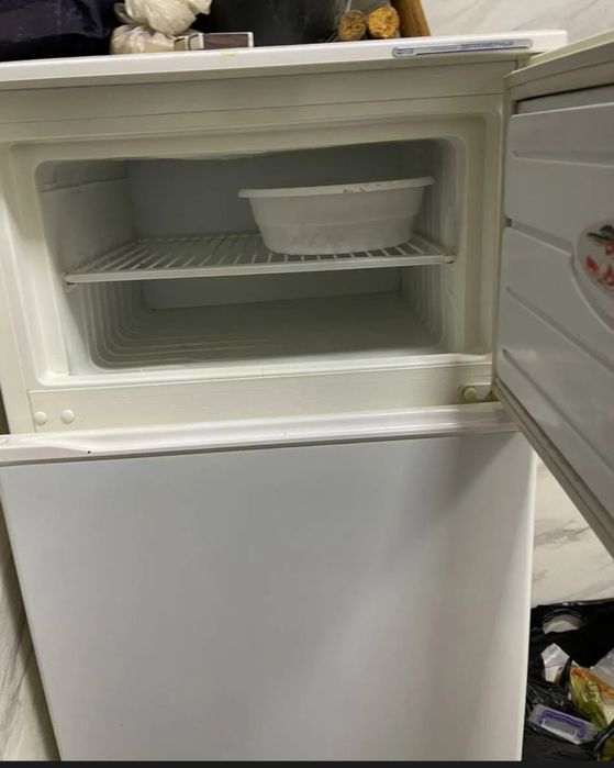 Срочно нужна продавать хороший холодильник Атлант отличные работает