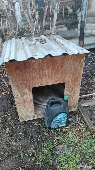Продам собачью будку