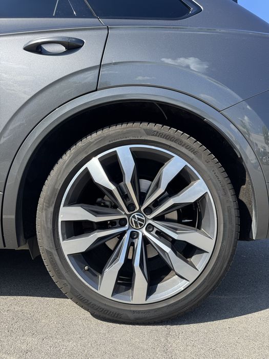 VW Touareg R-line black style 4MOTION