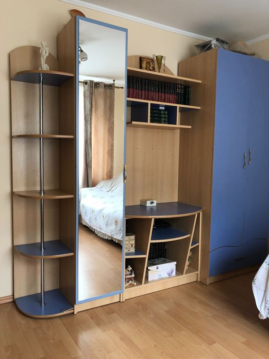 Vând birou +corp mobilier biblioteca cu dulap