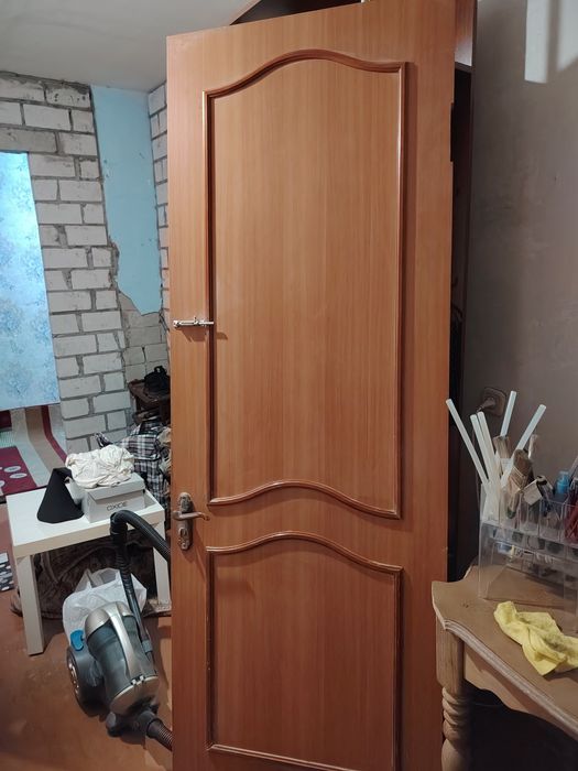 Продам межкомнатную дверь