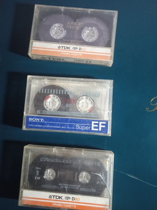 Аудиокассеты для магнитофона.