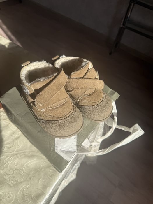 Продаётся зимний детский обувь