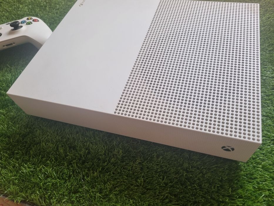 Игровая приставка Xbox one s