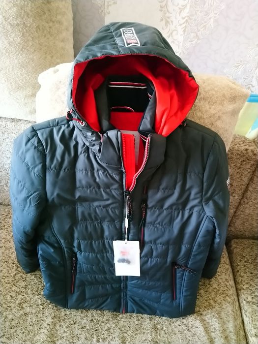 Продам куртку на мальчика