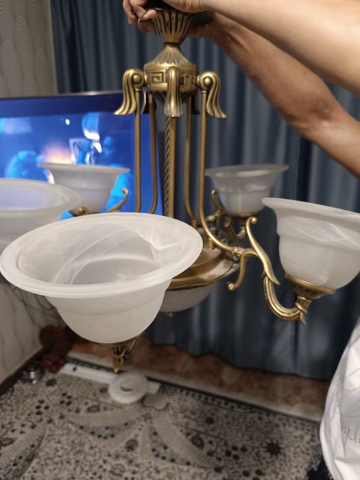 Люстра большая и красивая