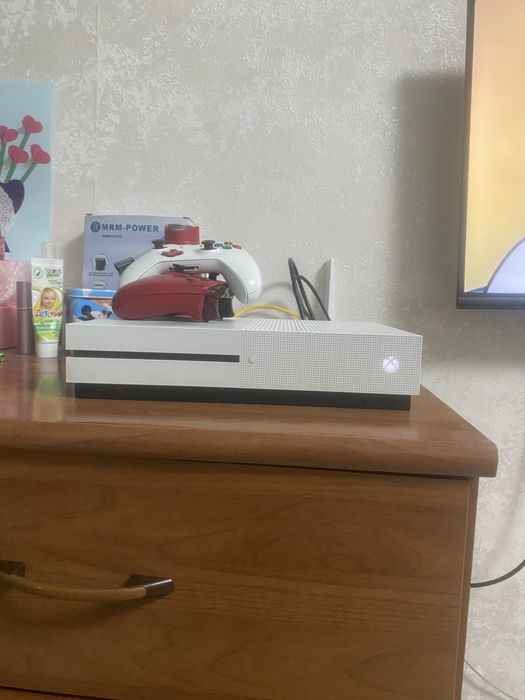 Продам Xbox One S