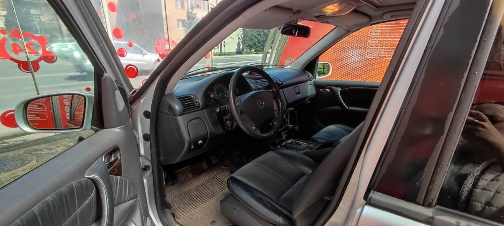 Vând Mercedes-Benz ML 270