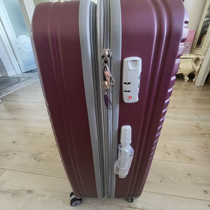 Чемодан. Большой чемодан