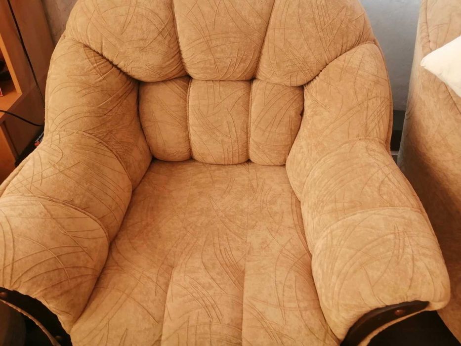 Разтегателен диван и два фотьойла