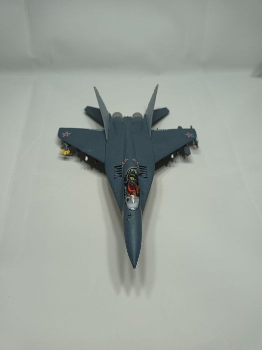 Колекционерски изстребител играчка