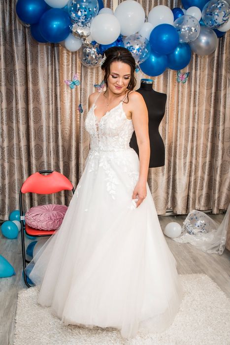 Vand rochie de mireasă.