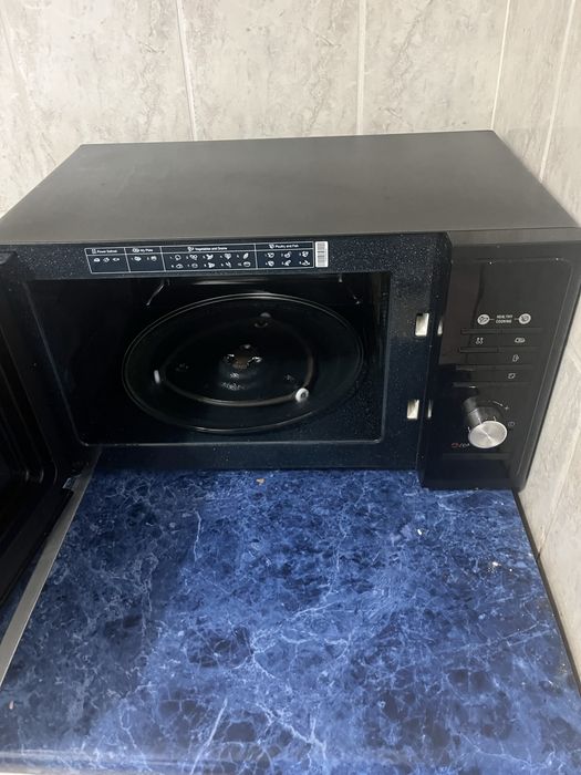 Cuptor microunde samsung model: ms23f301tak cu interior ceramic