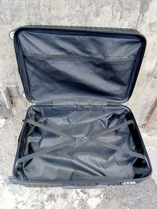 Чемодан средний 68-46-30 см.