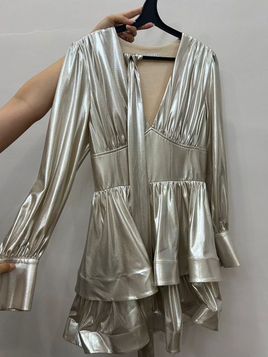 Платье нарядное в отличном состоянии